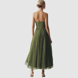 Adéla - Eleganza moderna con schiena scoperta