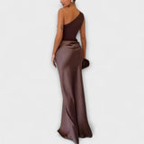 Elegante maxi abito a spalla unica