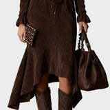 Elegante Vestito Midi in Camoscio Marrone Scuro con Fiocco